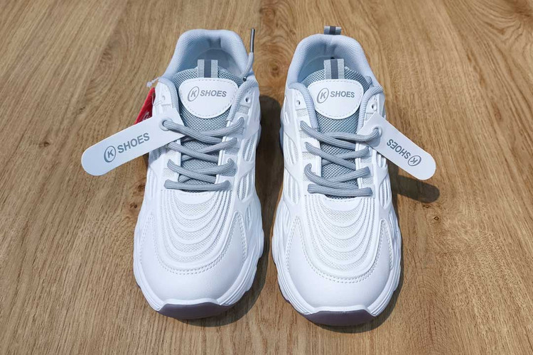 کفش کتونی اسپورت زنانه و پسرانه سفید-طوسی کد ۵۳۱